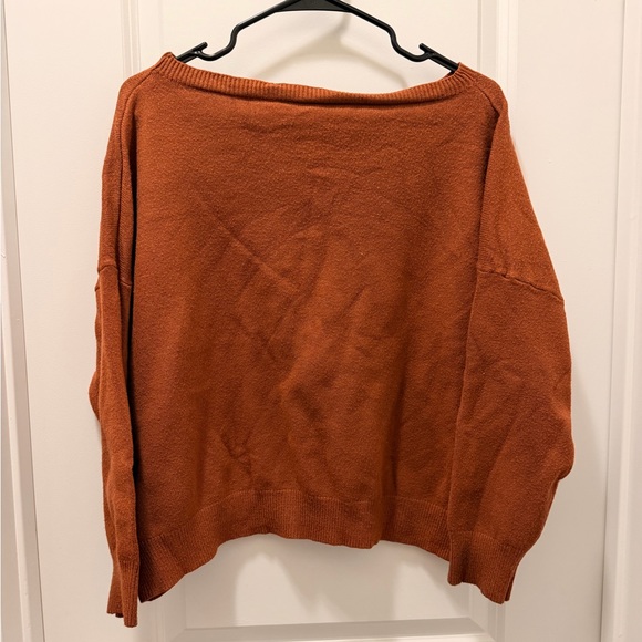 Sweaters - Picture 6 of 6